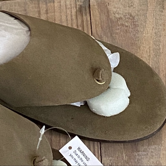 Urban Outfitters Suede Thong Sandals -NEW! - Picture 3 of 14